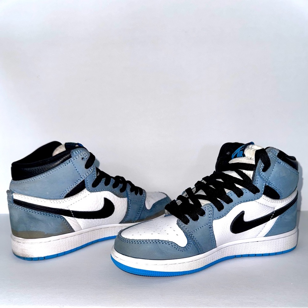 Air Jordan 1 Retro High OG “University Blue” (Model: 555088-134) Kids Size 4y - Picture 9 of 12